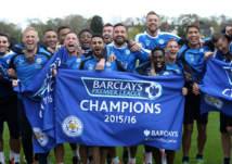 بالصور.. كيف احتفل لاعبو ليستر سيتي بتتويجهم بلقب الدوري الإنجليزي؟