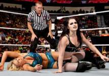 بالصور.. بايج تحسم معركتها مع تشارلوت في RAW