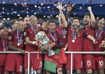 بالصور.. مورينيو يحتفل بتتويج البرتغال بلقب اليورو