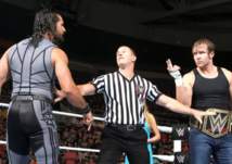 في عرض RAW.. النزال على بطولة WWE ينتهي بجدال غريب