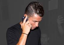 بالفيديو.. رونالدو "مخموراً" برفقة إحدى الفتيات بملهى ليلي