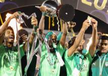 15 صورة ترصد تتويج الأهلي السعودي بكأس السوبر