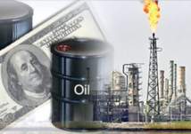 انخفاض النفط مع صعود الدولار