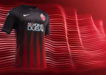 نادي الأهلي يكشف عن الزي الرسمي لموسم 2017-2016