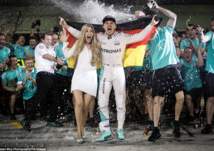 روزبيرج يصدم عشاقه بعد أيام بتتويجه بطلاً لـ "فورمولا1"!