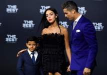 بالصور.. رونالدو يحتفل بـ "عيد ميلاد" صديقته على طريقته الخاصة