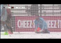 بالفيديو.. مباراة وسط الثلوج تنتهي بهذه النتيجة!