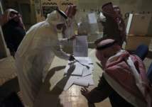 إنهاء عقود مئات الموظفين غير السعوديين