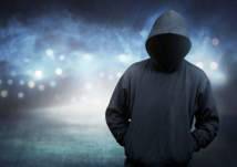 شاب يحتال على 80 ألف شخص.. هكذا ربح 130 مليون دولار