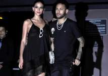 نيمار يرقص بـ"قدم واحدة" في عيد ميلاد شقيقته- فيديو وصور