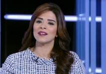 متصل يحرج مذيعة مصرية على الهواء: "عايز أشوف اللي ربوكي" (فيديو)