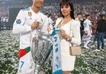 بالصور.. رونالدو يتدرب مع صديقته استعداداً لكأس العالم