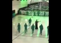 مشهد منظم وجميل يصف الكفاءة الكبيرة في تنظيف الحرم المكي وسط حشود المصليين