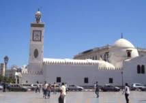 الحكومة تهدد بفصل أئمة مساجد في الجزائر... والسبب؟