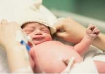 كندا تحرم 300 ألف رضيع من أمهاتهم!