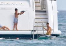 بالصور.. إطلالة صديقة رونالدو المثيرة تخطف الأضواء على متن يخت بفرنسا