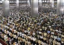 أندونيسيا: طرد الموظفين من العمل في حال عدم أداء صلاة الفجر بالمساجد