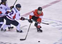 بالصور.. أول فريق سعودي نسائي لـ"هوكي الجليد"