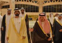 بالفيديو.. محمد بن راشد يفاجئ رواد مقهى في الرياض