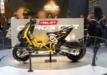 بعد 15 عاماً من التوقف.. شركة إيتالجيت الإيطالية تعود للحياة بسكوتر Dragster الجديد (صور)