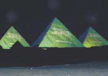 بالصور.. حقيقة إضاءة أهرامات الجيزة بعلم السعودية