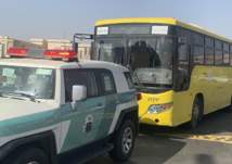 الإطاحة بقائد حافلة مدرسية بعد ما فعله على أحد طرق المملكة (صور)