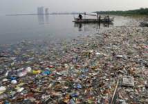 ما حكاية حرب النفايات بين كندا والفلبين؟