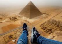 صور إباحية جديدة أمام الأهرامات.. ما قصتها؟