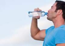 إحذر..الزجاجات البلاستيكية تقتل الخصوبة وتؤخر البلوغ