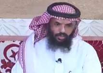 بالفيديو .. رجل أعمال سعودي يكافئ رجلا عفا عن قاتل ابنه