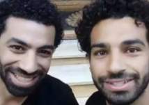 شاهد .. شبيه محمد صلاح يفجر مفاجأة تثير الجدل!