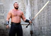 بالفيديو .. نجم "Game of thrones" يحطم الرقم القياسي في رفع الأثقال