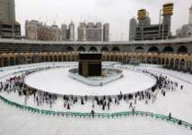 الحج في زمن كورونا.. الصلاة بالكمامة ولا للمس الكعبة