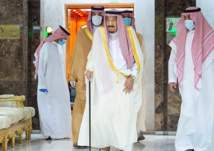 "شاهد" لحظة مغادرة الملك سلمان للمستشفى وأول رسالة وجهها للأمة