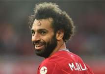 شاهد.. محمد صلاح يحقق أمنية طفل على أرض الملعب