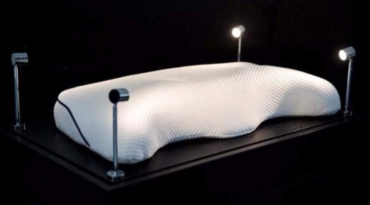 دبي تعرض أغلى وسادة بالعالم بسعر 57 ألف دولار