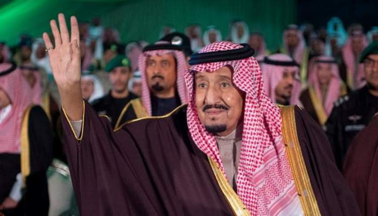 العاهل السعودي يدشن مئات المشاريع في تبوك