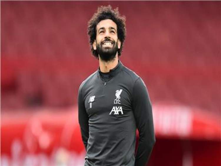 بالصور .. محمد صلاح ينقذ رجل بلا مأوى في ليفربول