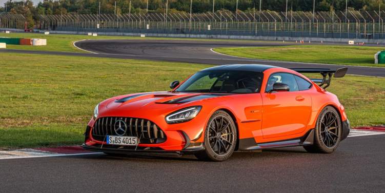 لعشاق المغامرة.. مرسيدس AMG GT الجديدة  تقتحم حلبات السباق