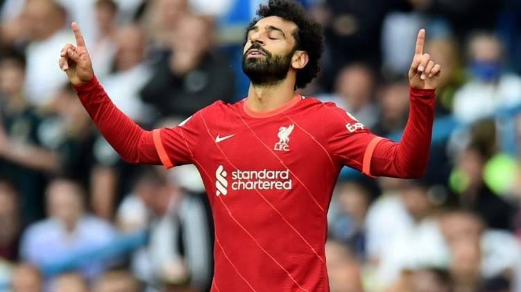 تحديد قيمة بيع محمد صلاح ومنافسة بين برشلونة وسان جيرمان