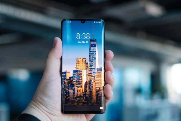 عن الفرق بين huawei p30 والهواتف الأخرى!