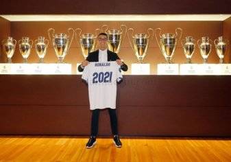 بالصور.. رونالدو يجدد رسمياً عقده مع ريال مدريد حتى 2021