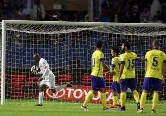 بالفيديو.. ديربي الشباب والنصر يشهد احتساب أغرب ركلة جزاء