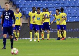 النصر يطيح بالهلال من كأس ولي العهد في مباراة مثيرة للجدل تحكيمياً.. صور