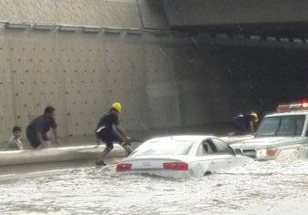 بسبب الأمطار الغزيرة بجدة. . إدارة المرور توجه 5 نصائح هامة لقائدي السيارات