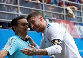 بالفيديو.. قائد ريال مدريد يترك الملعب 5 دقائق خلال مباراة.. والسبب!