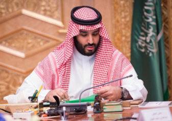 ما هي قصة الفتاة التي أشعلت "تويتر" بصورتها مع سمو الأمير محمد بن سلمان؟