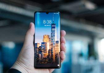 عن الفرق بين huawei p30 والهواتف الأخرى!