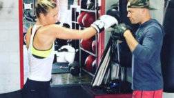 sharapova-boxing-for-the-win-twitter_806x605_71486025455.jpg