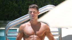 cristiano-ronaldo-shirtless-pool-05-compressed copy.jpg